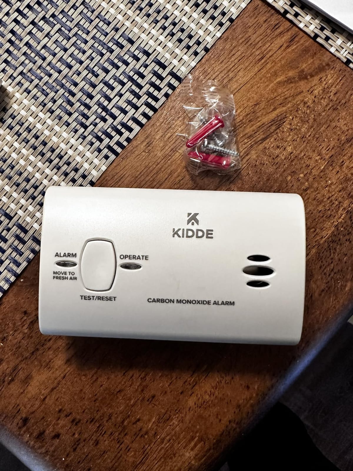 Kidde Carbon Monoxide Detector, Battery Powered CO Alarm with LEDs, Test-Reset Button, Low Battery Indicator, Portable customer photo 1