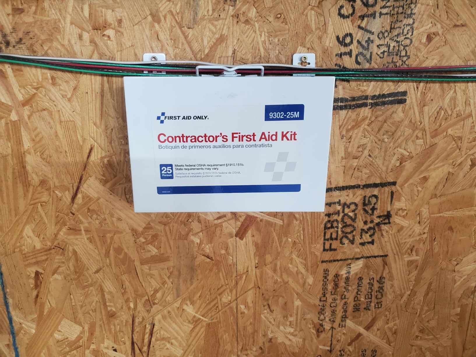 First Aid Only 9302-25M 25-Person Contractor's First Aid Kit for Home Renovation, Job Sites, and Construction Vehicles, 178 Pieces, White customer photo 2