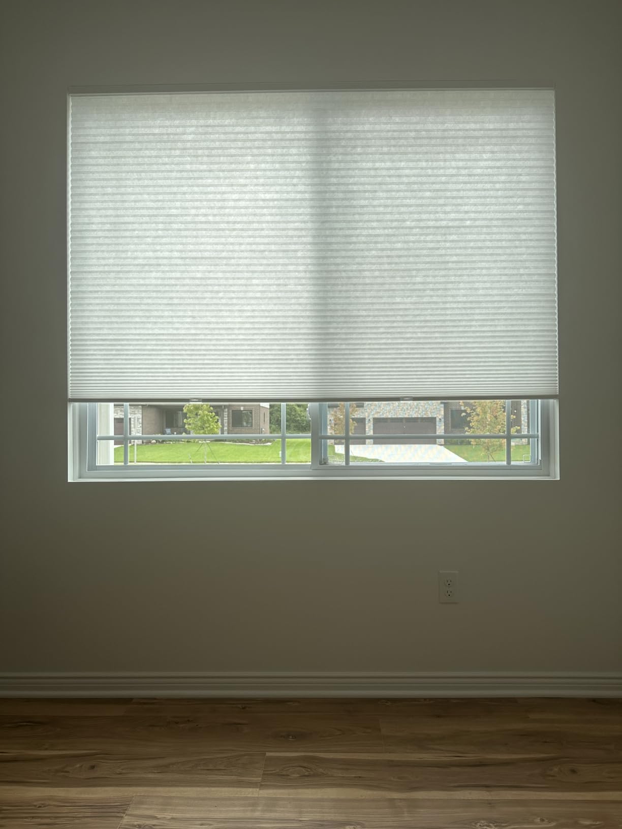 Arlo Blinds Single Cell Light Filtering Cordless Cellular Shades, Color: Pure White, Size: 24