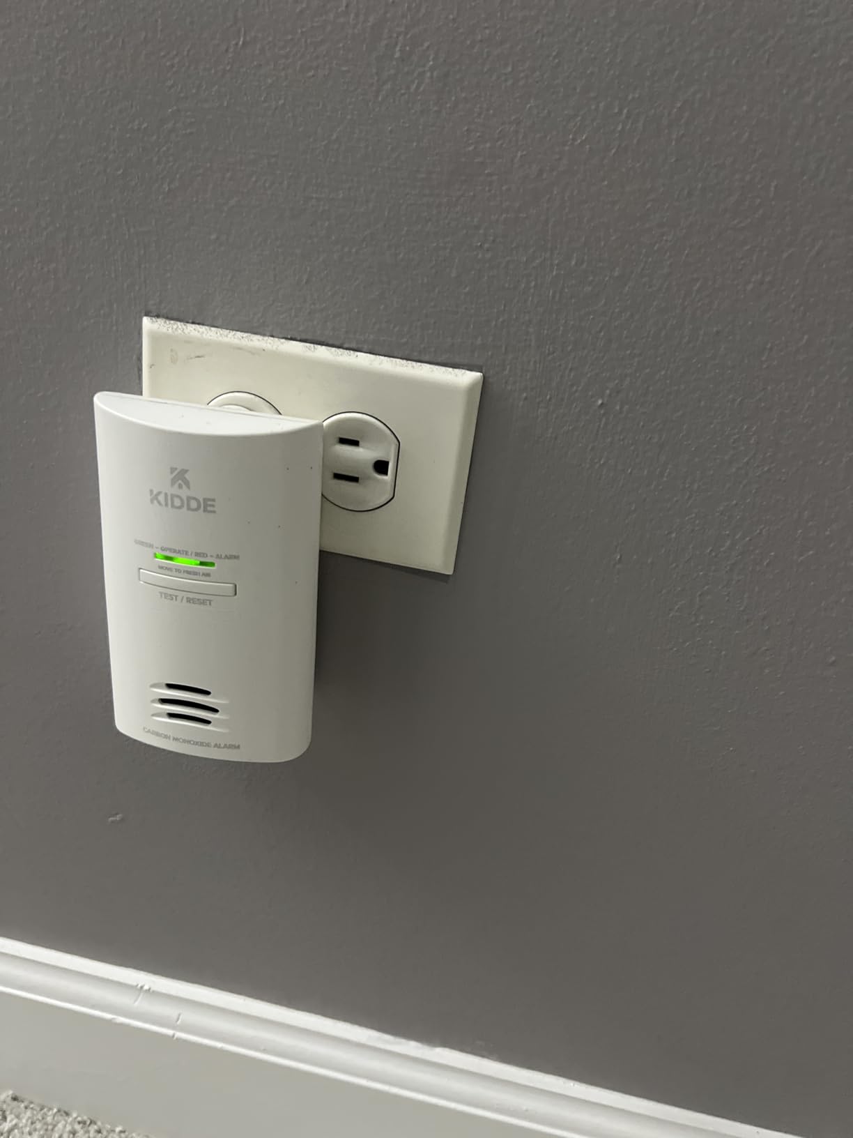 Kidde Carbon Monoxide Detector, Plug-in Wall with AA Battery Backup, Test-Hush Button customer photo 1