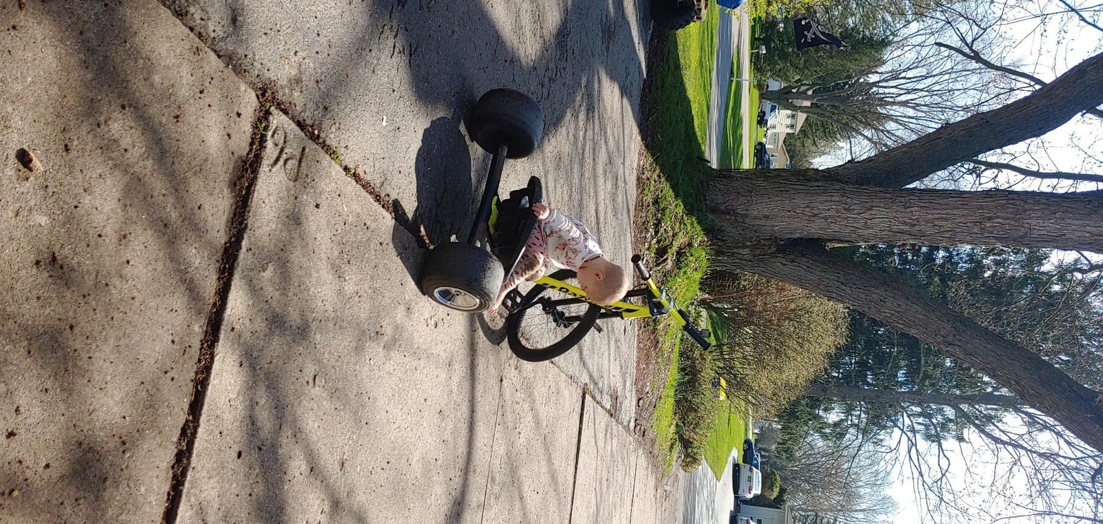 Razor DXT Drift Trike Yellow, One Size | Proper Freestyle w/ Foot Pegs; Maximum Stability | Iconic Wheeled Ride-On For Kids, Adults Age 14+ customer photo 2