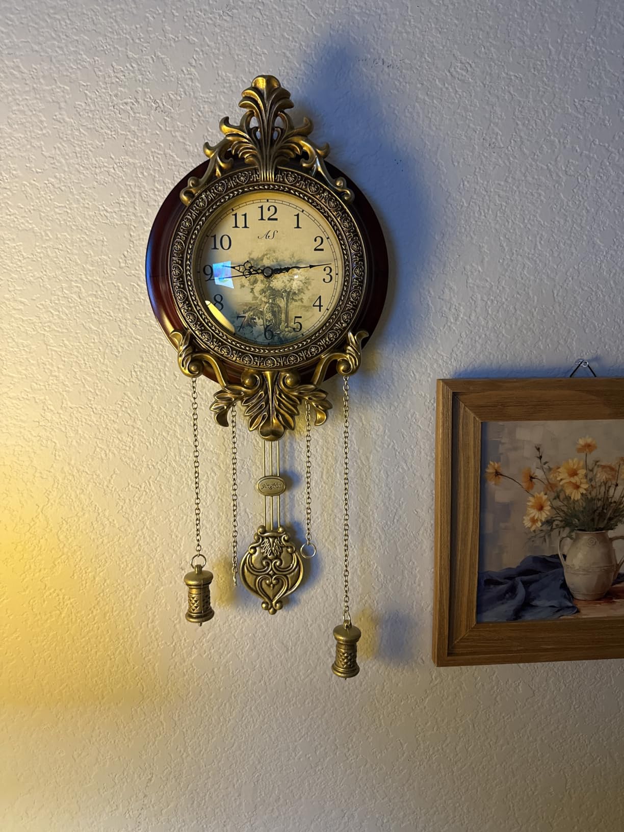 Aero Snail Dia 9-inch Retro Style Vintage Wood Indoor Wall Clock with Swinging Pendulum (Requires 2 AA Batteries for Clock Hands and Pendulum) customer photo 1