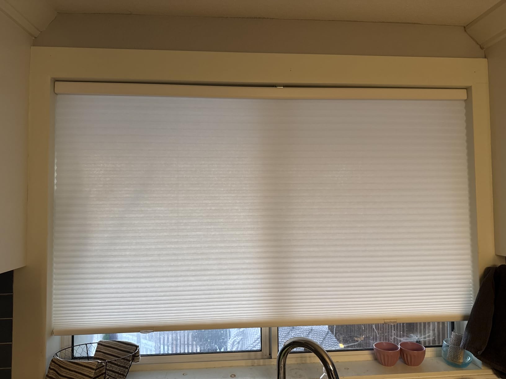 CHICOLOGY Cordless Cellular Shades, Room Darkening, Mist, 30x48 customer photo 2