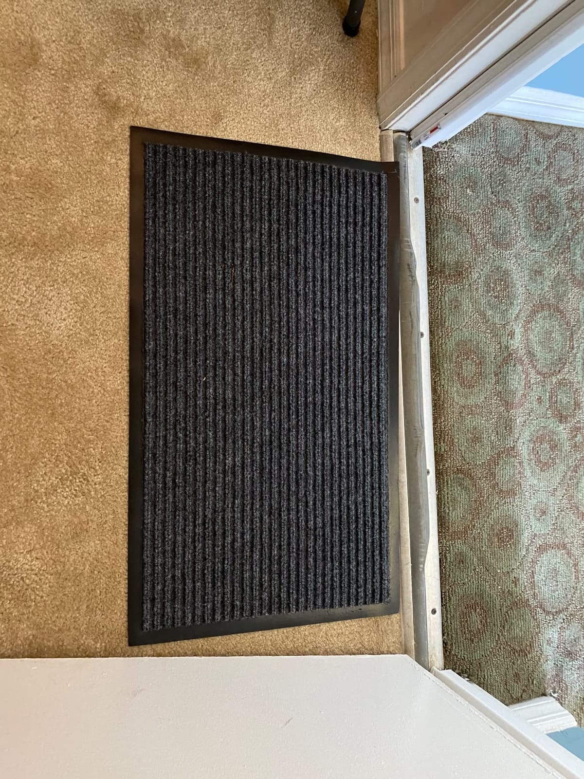 LuxUrux® Durable Rubber 3'x5' Commercial Door Mat - Heavy Duty, Indoor/Outdoor, Easy Clean, Waterproof, Patio, Garage - Commercial Floor Mat for Entry (3 x 5 Feet) customer photo 1