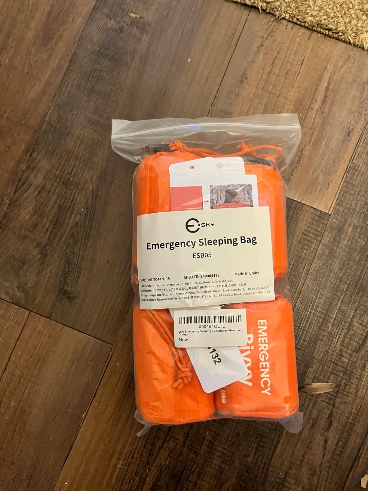 Esky Emergency Sleeping Bag, Survival Bag Portable Thermal Bivy Sack, Waterproof Lightweight Emergency Blanket Survival Gear with Compass for Camping Hiking Outdoor Adventure customer photo 2
