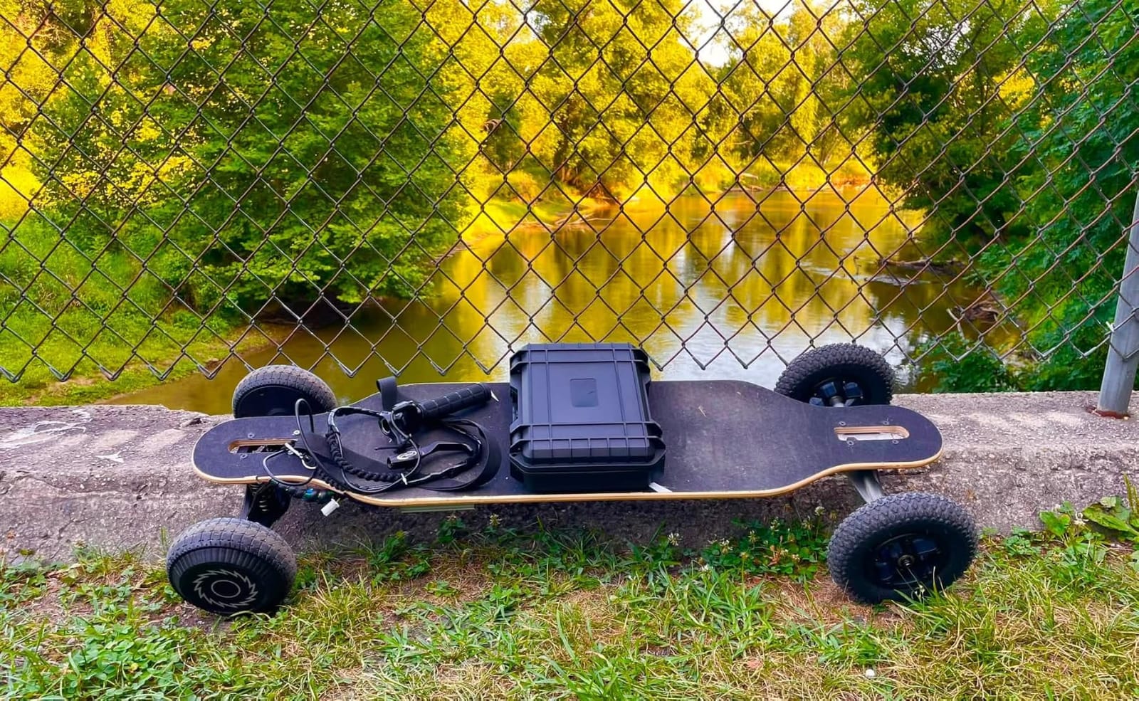 Junli 41 Inch Freeride Skateboard Longboard - Complete Skateboard Cruiser for Cruising, Carving, Free-Style and Downhill customer photo 2