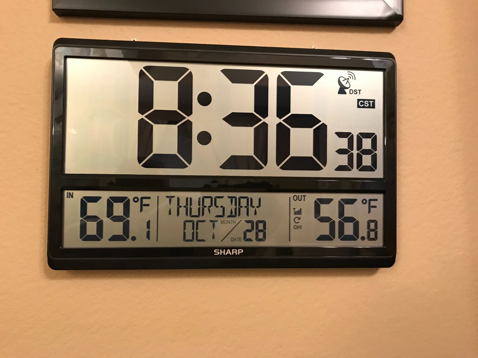 Sharp Atomic Clock with 4-Inch Display, Outdoor Sensor, Battery Powered customer photo 1