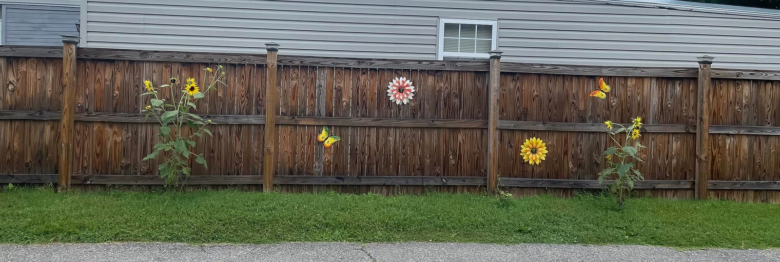 Meduofon Metal Flowers Wall Decor and Butterfly Wall Art, 3 Pack Metal Outdoor Wall Art Decor, Fence Art Wall Sculptures for Indoor Outside Garden Patio Decorations (Yellow&Green) customer photo 2