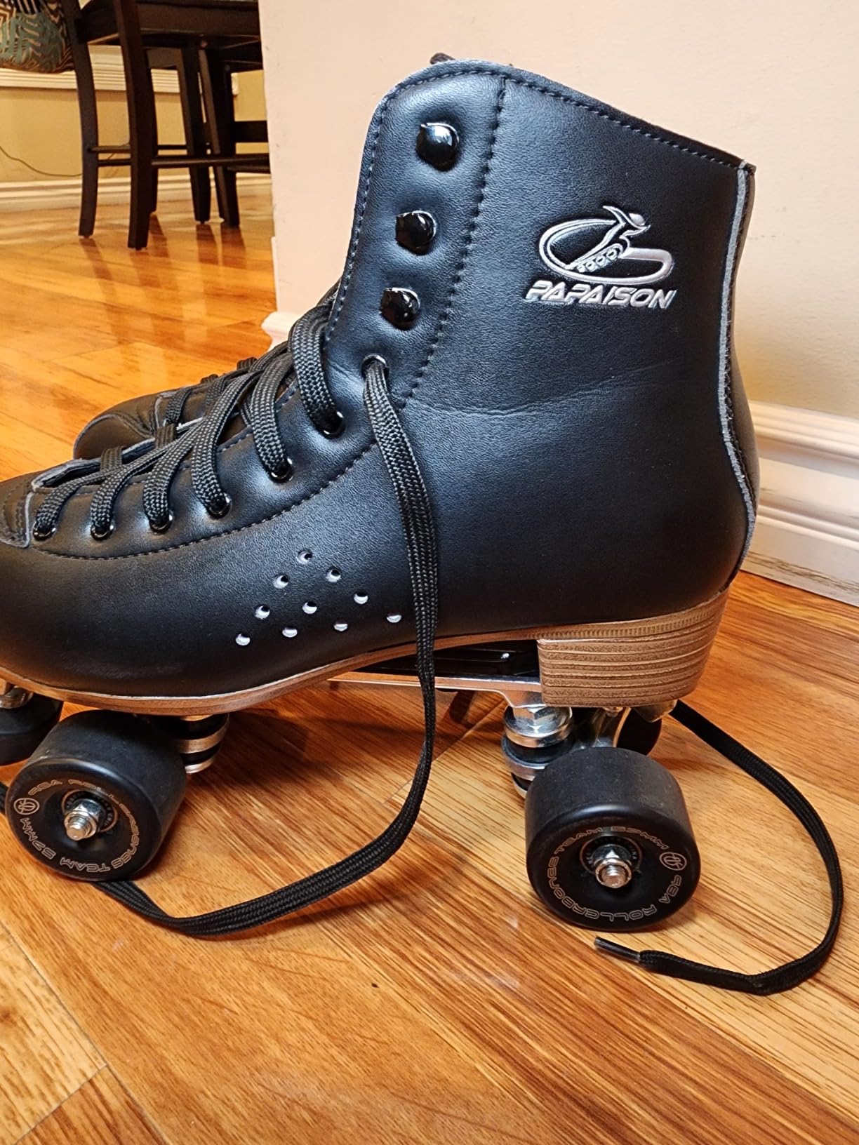 PAPAISON Roller Skates for Women and Men, Deluxe 2 Layer Microfiber Leather Double Row-Classic Roller Skates for Girls, Professional Outdoor Indoor Quad-Skates for Kids & Adults customer photo 1