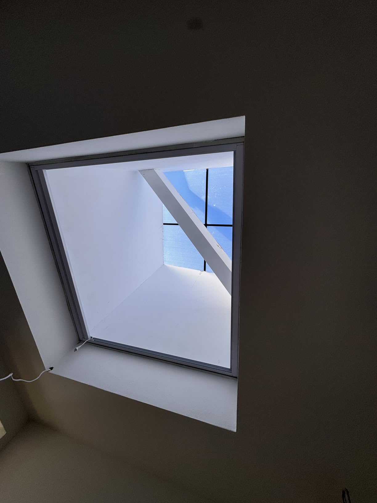ZSHINE Motorized Blackout Skylight Cellular Shades (93021A Off White) customer photo 1
