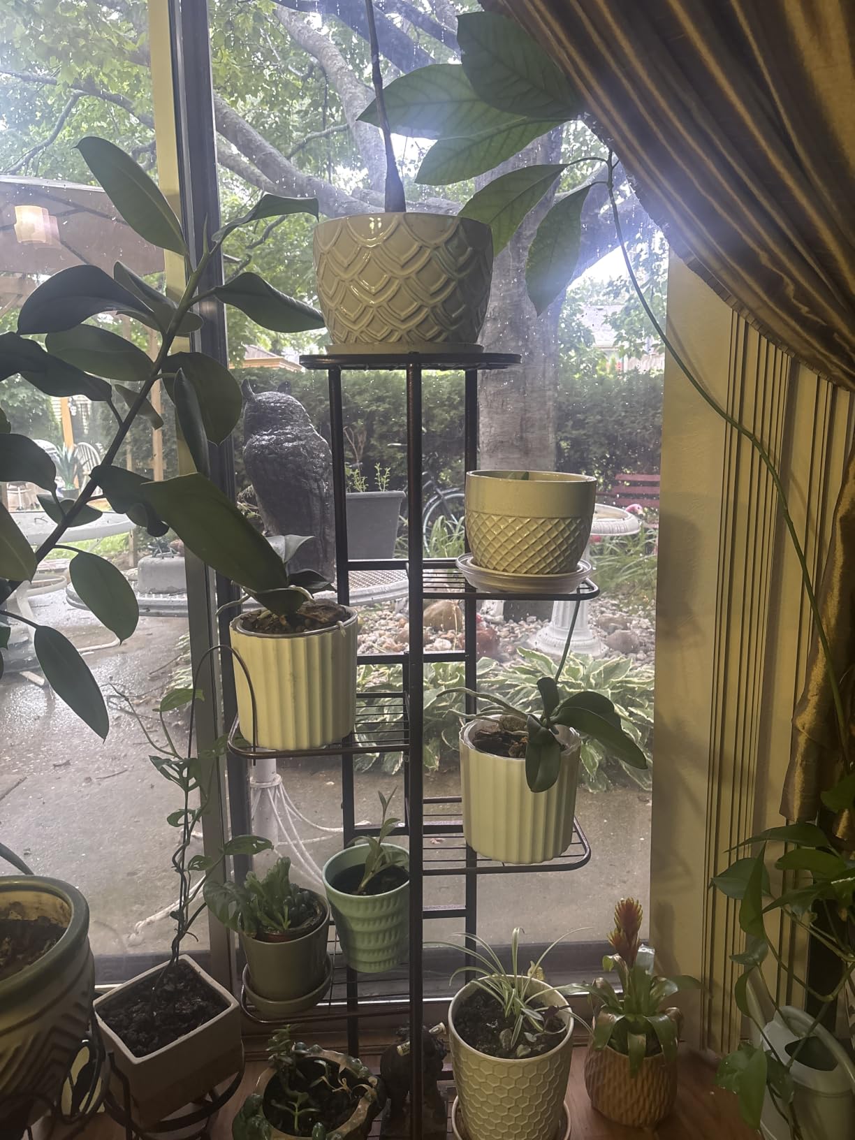LINZINAR 4 Tier Plant Stand Indoor Outdoor Metal Flower Pot Display Shelf customer photo 1