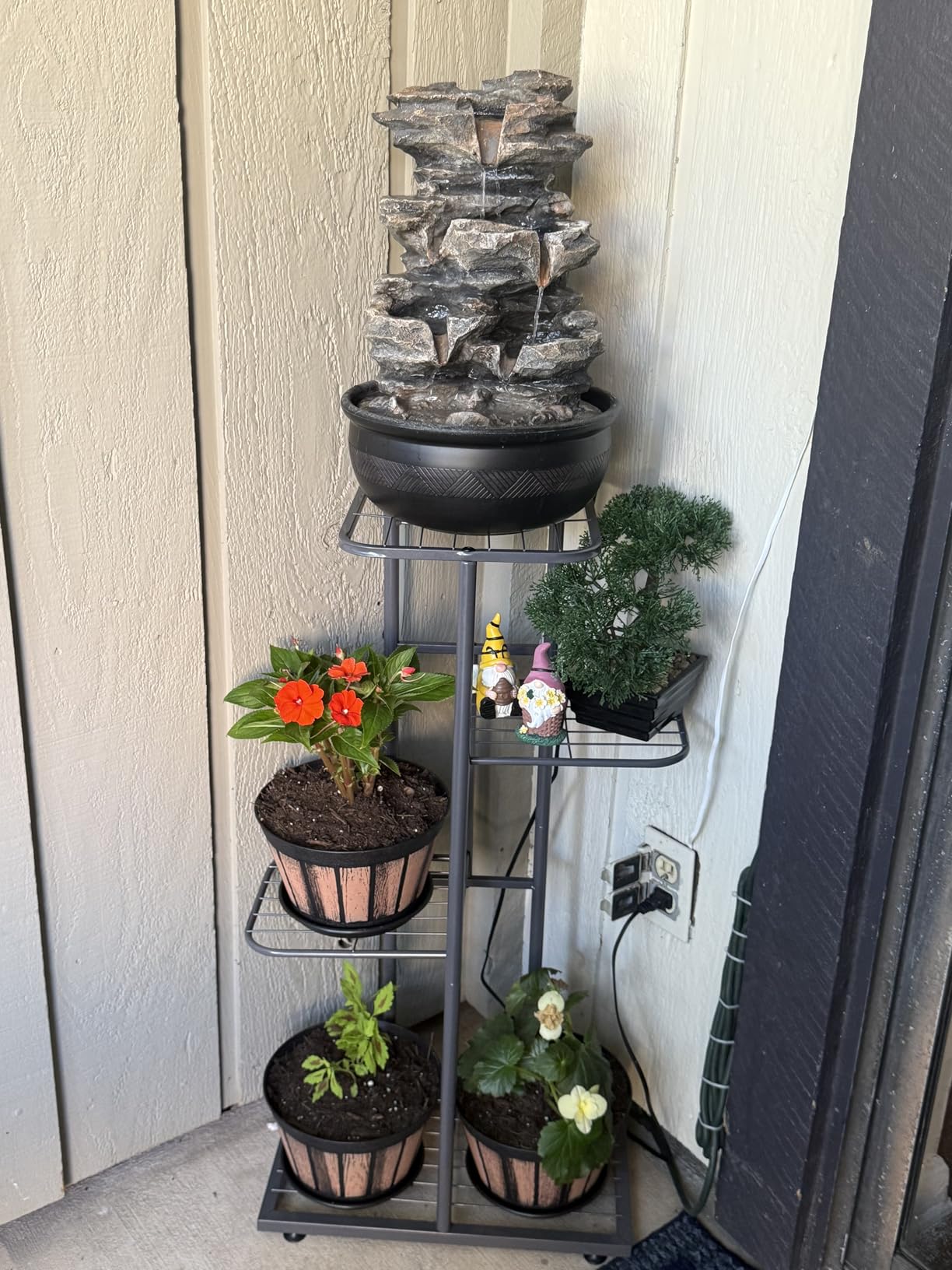 Quarut Large Plastic 3 Pack16 inch Plant Pots,Whiskey Barrel Planters with Drainage Holes & Saucer.Flower Pots Imitation Wine Barrel Design for Indoor & Outdoor Garden Balcony Plants.7 Gallons(Brown) customer photo 1