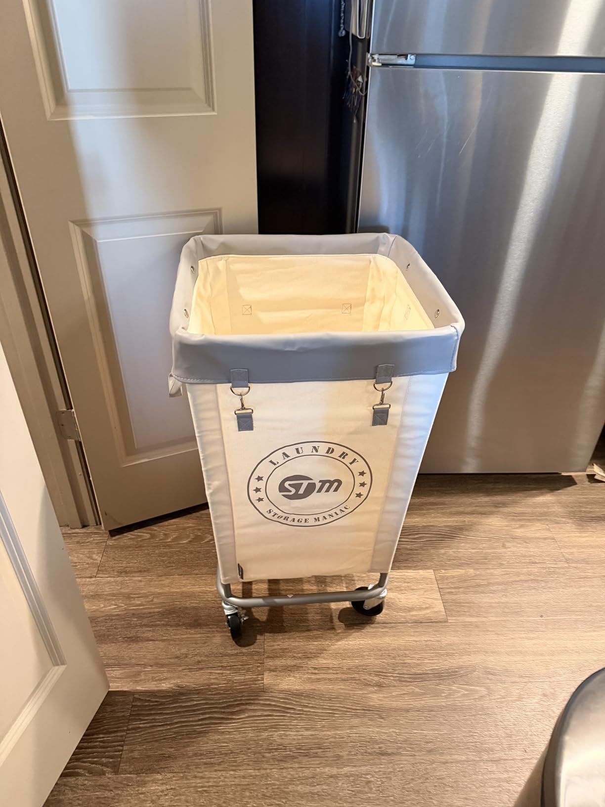 STORAGE MANIAC Commercial Laundry Hamper with Heavy Duty Steel Frame, 160 L Industrial Clothes Basket Cart with Wheels for Big Family, Home, Hotel, Laundry Room, 18''L x 18''W x 31''H, Medium Beige customer photo 2