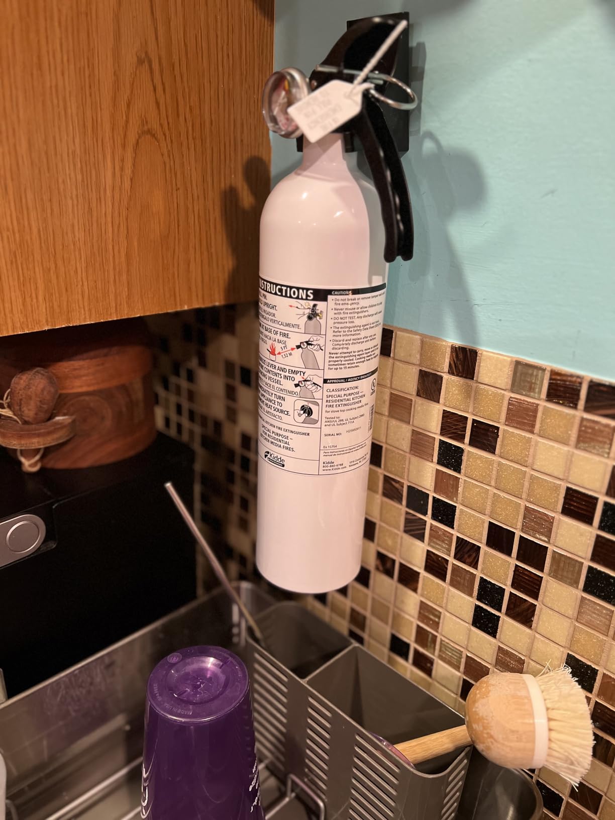 Kidde Kitchen Fire Extinguisher, 711A, RESSP | Home Extinguisher for Small Cooking Oil and Grease Fires in Residential Kitchens, 2.5 lb. Dry Chemical customer photo 1
