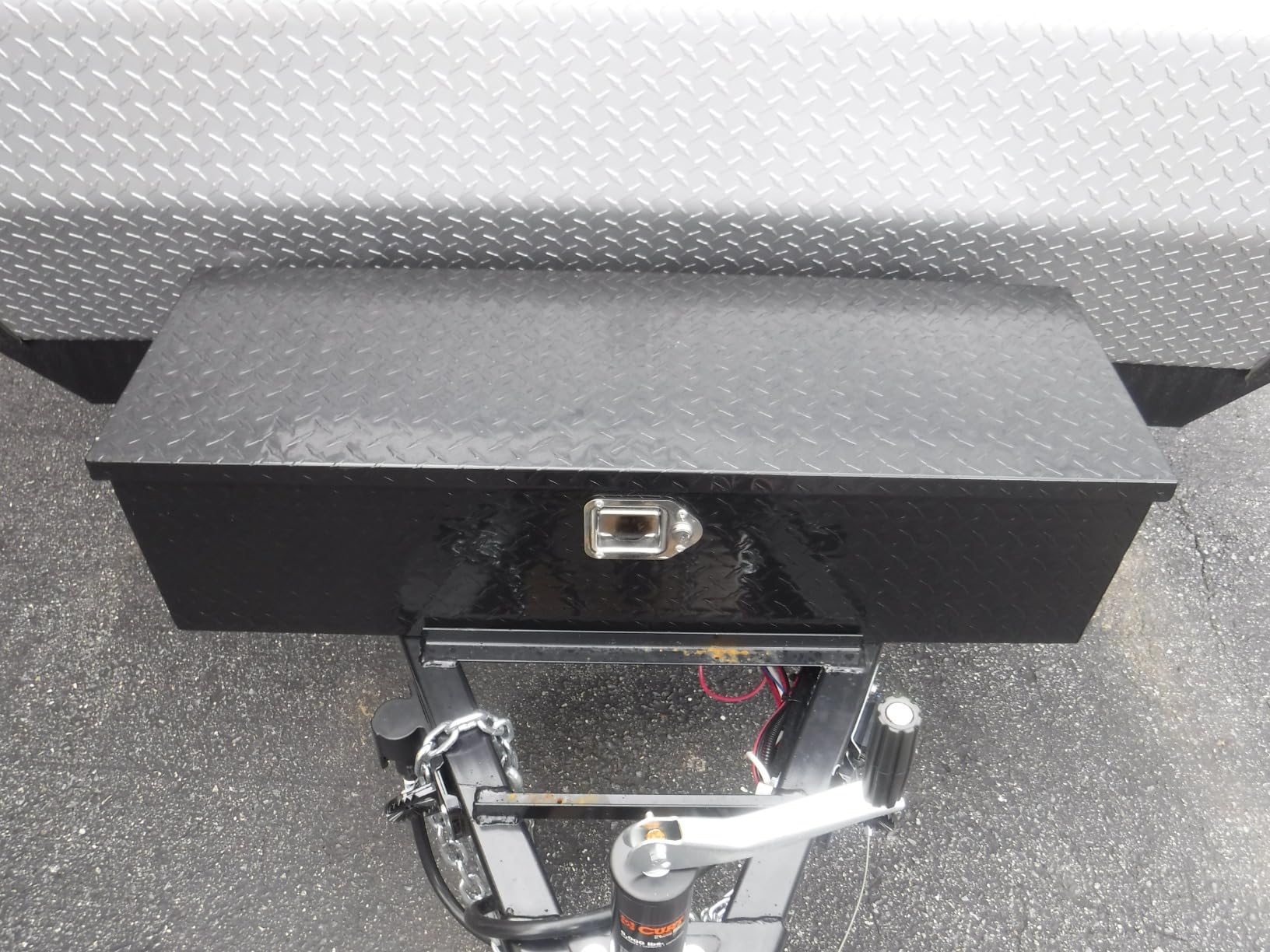 VEVOR Heavy Duty Aluminum Truck Bed Tool Box, Diamond Plate Tool Box with Side Handle and Lock Keys, Storage Tool Box Chest Box Organizer for Pickup, Truck Bed, RV, Trailer, 39