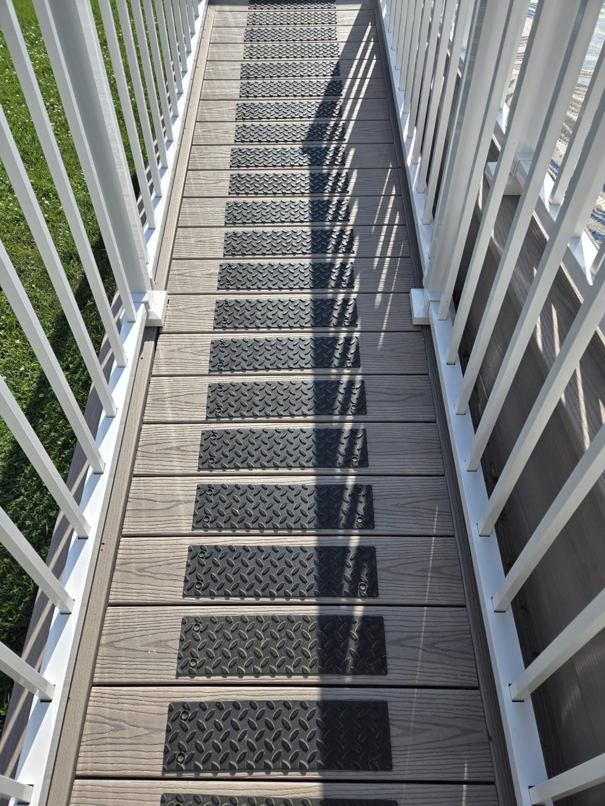 ROBLOCK 5 PCS Rubber Stair Tread for Wooden Steps, Skid Resistant Stair and Outdoor Stair, 15.5