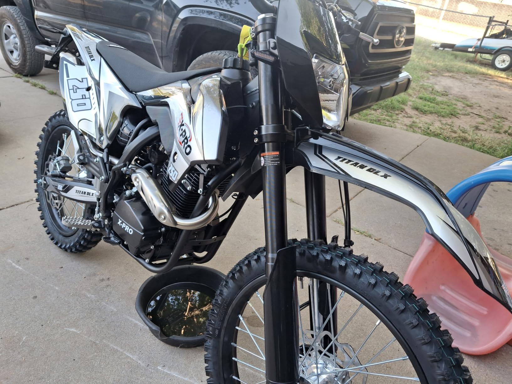 X-PRO Titan 250 DLX 250cc Dirt Bike with All Lights and 5-Speed Manual Transmission, Electric/Kick Start! Big 21