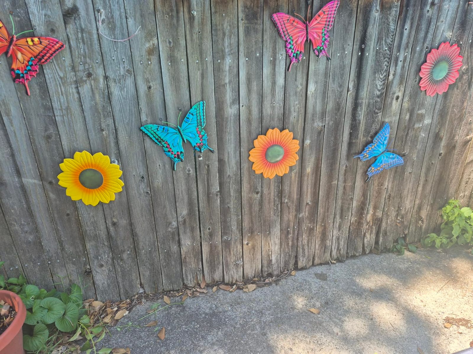 YEAHOME Sunflower Garden Decor, 11'' Metal Flower Wall Decor, Yard Hanging Wall Art Decorations for Kitchen, Bathroom, Living Room, Spring Boho Art for Indoor Outdoor customer photo 1