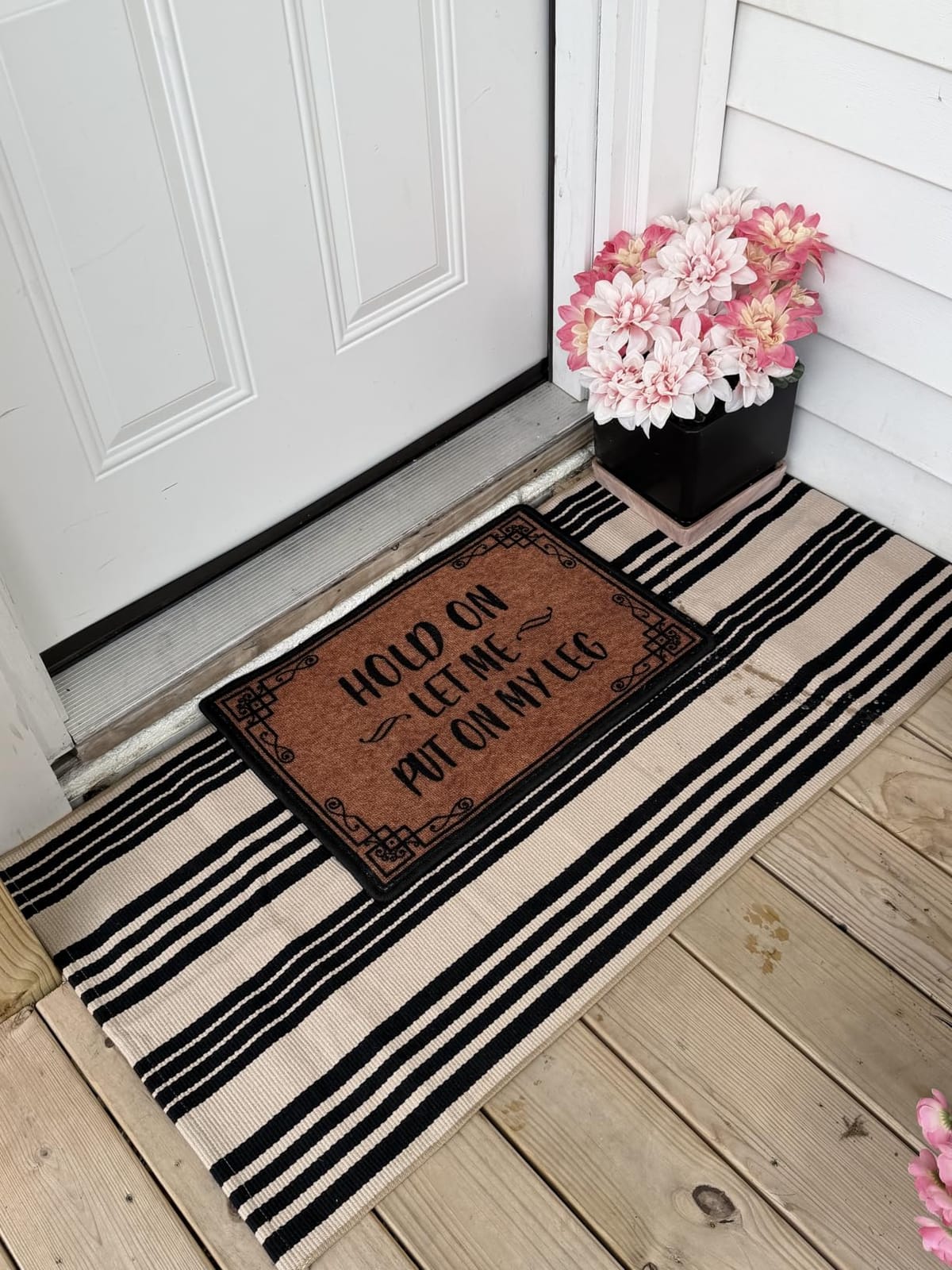 IOHOUZE 2.3x3.6 Striped Outdoor Door Mat, Washable Porch Rug, Black Beige customer photo 2
