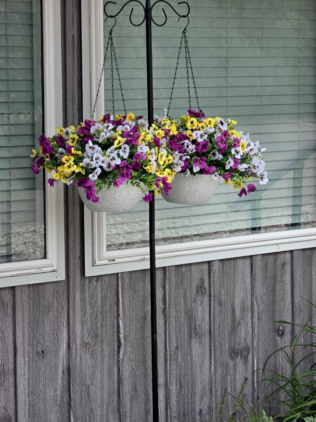 Meowell 10 inch Hanging Planters for Indoor Outdoor Plants, 2 Pack Hanging Flower Pots with Drainage Holes and Chain for Garden Porch, Round Plastic Hanging Baskets for House Plants, Black customer photo 2