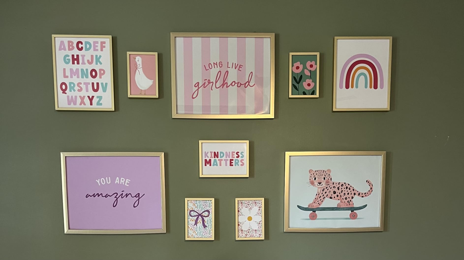 eletecpro Aluminum Gallery Wall Frame Set of 7 with Glass Cover, Gold | Including 1Pc 11x14, 2Pcs 8x10, 4Pcs 5x7 Photo Frames, Multiple Sizes Picture Frames Collage Wall Decor or Tabletop Display customer photo 2