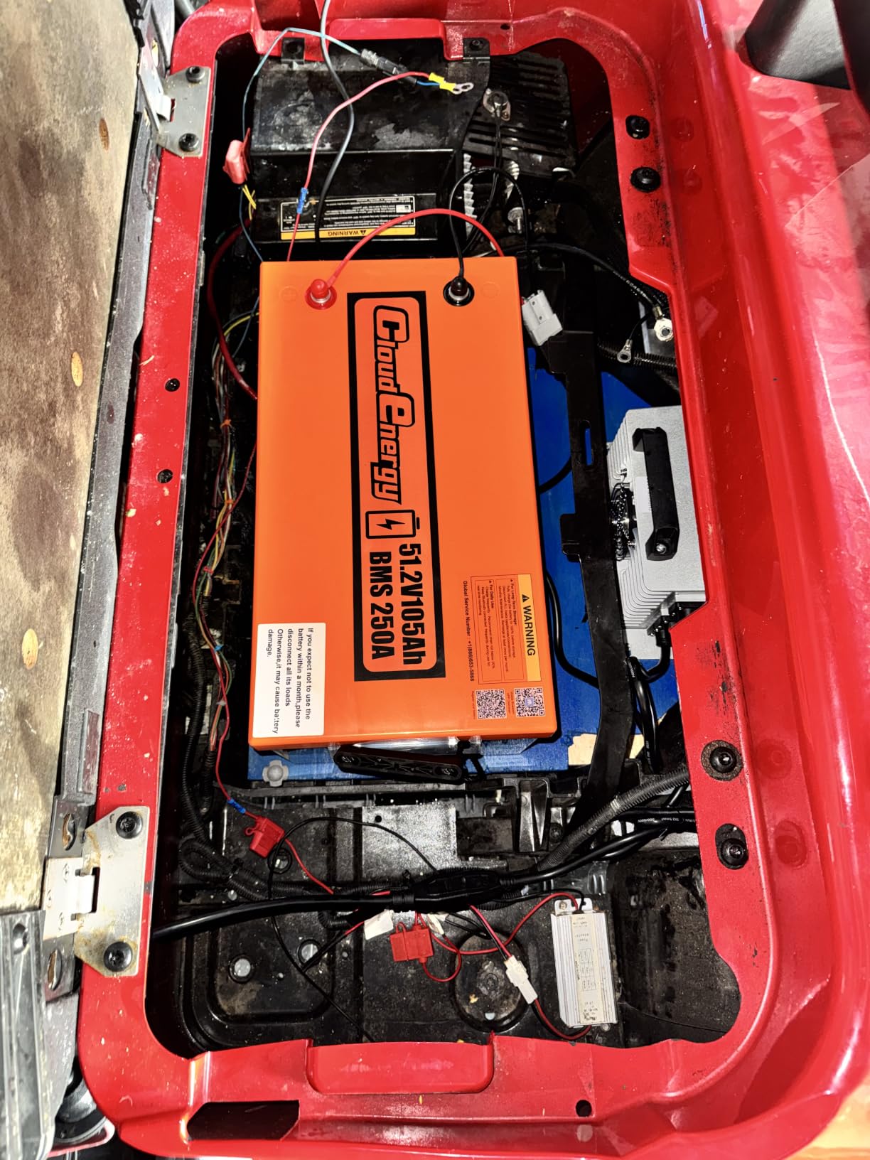 Cloudenergy 48V(51.2V) 105Ah LiFePO4 Lithium Golf Cart Battery With Charger Kit | Built-in 250A BMS, With Charger,Mobile APP, Touch Monitor and Retention Strap, 6000+ Cycles, Perfect for Golf Carts(GFA48V-105AH With Charger) customer photo 2