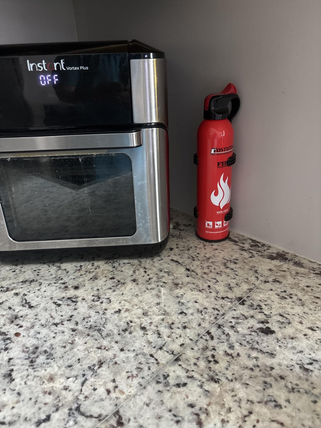 Upgraded 8-IN-1 Fire Extinguisher for Home Vehicle Car Kitchen Boat, Small Fire Extinguishers Spray with Mount for Class A B C K Fire, Portable Easy Clean (6 Pack) customer photo 1