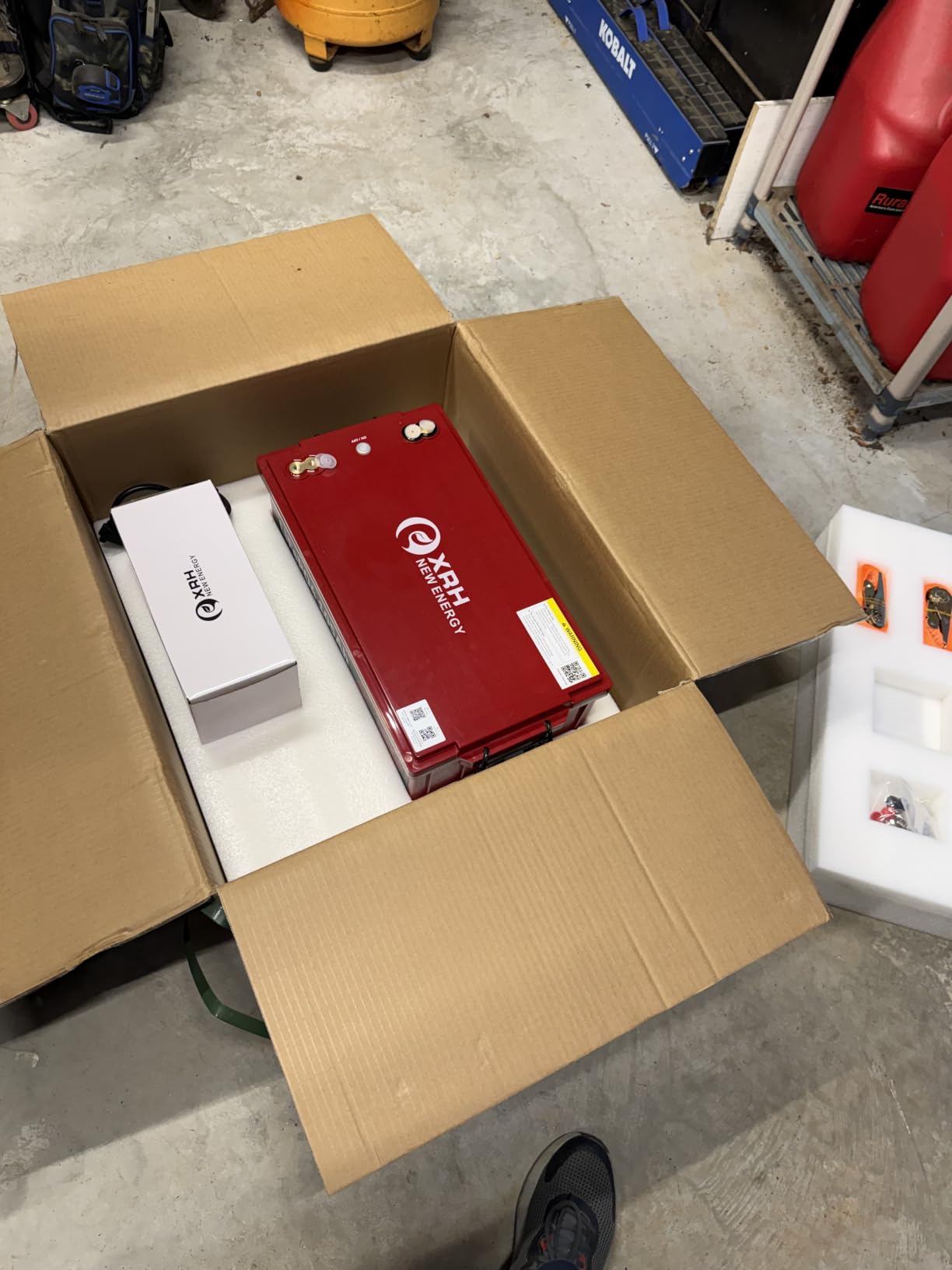 48V(51.2V) LiFePO4 Lithium Golf Cart Battery Built-in 250A BMS,with 48V 20A Lithium Battery Charger,Mobile APP,Touch Monitor,Port Plug and retention strap,6000+ Cycles,Perfect for Golf Carts (Plastic) customer photo 1