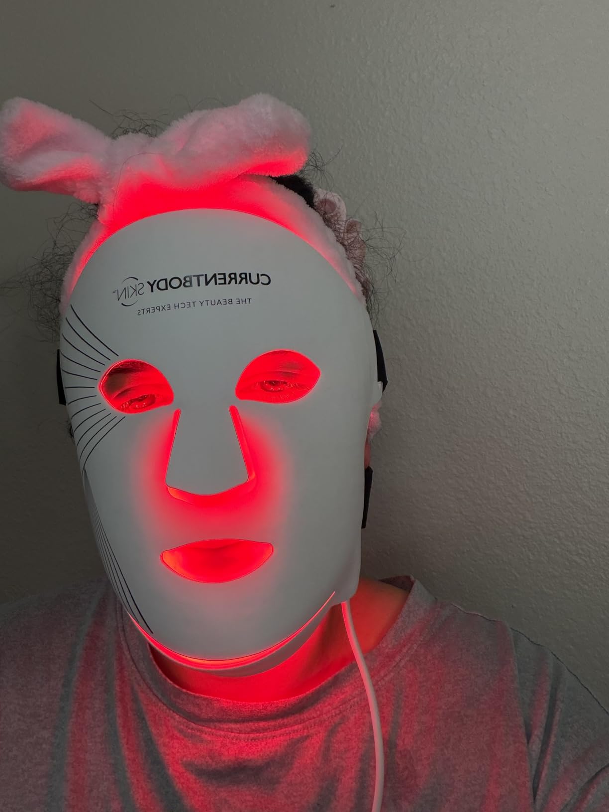 CurrentBody Skin Red Light Therapy LED Face Mask: Series 2 | Advanced Anti-Aging, Reduce wrinkles, Best-fit coverage, All skin types, Cordless, Auto shut-off, 10-min session, Storage bag customer photo 1