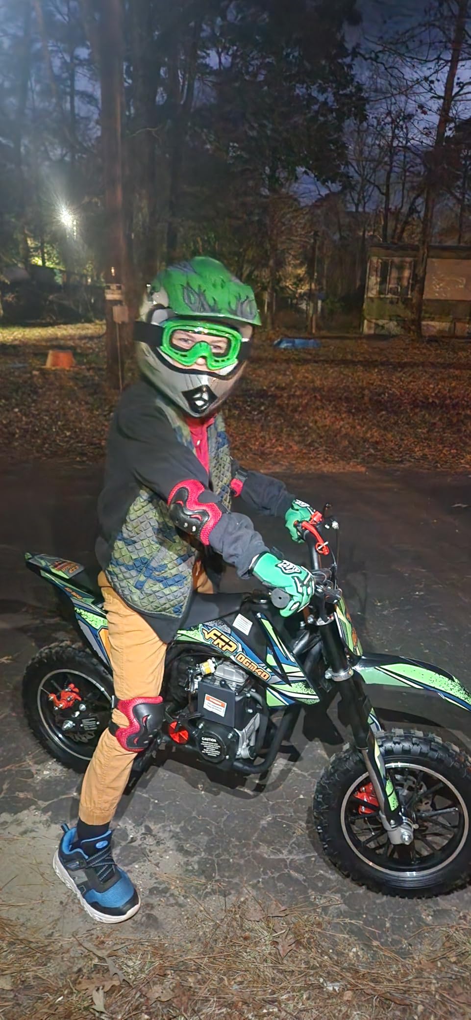FRP FX40 Gas Dirt Bike for Teens 40cc 4-Stroke Dual Disc Brake Off Road | EPA-Approved Engine, Up To 20 Mph, Ages 13+, Up To 132 Lbs, Front & Rear Suspension, Key Ignition, Black customer photo 1