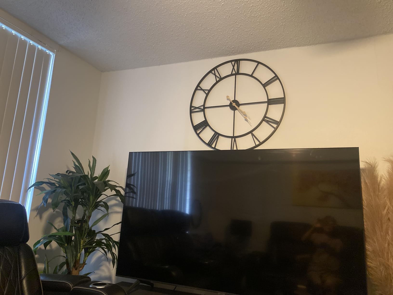 Vantic 32 Inch Large Wall Clock, Roman Numeral Metal Oversized Wall Clocks customer photo 2