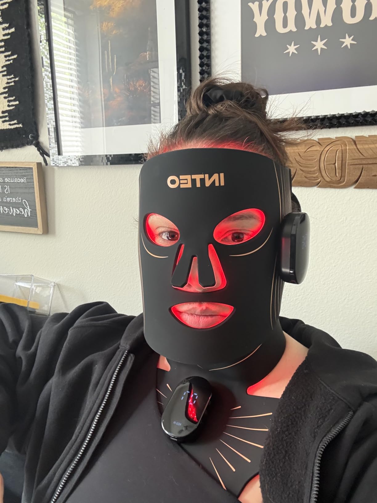 Red Light Therapy Mask for Face & Neck, Wireless LED Face Mask, 4 Modes | 680 LEDs, 850nm NIR & 630nm Red Light Mask, Cordless 2000mAh Remote, 10-30min Timer, Full coverage customer photo 1