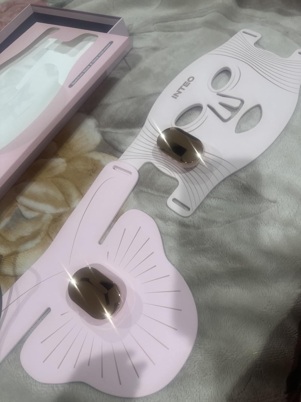 Red Light Therapy Mask for Face & Neck, 850nm NIR & 660nm Red LED, 4 Modes | 680 LEDs, 2000mAh Cordless LED Face Mask, Timer, Full Face Coverage customer photo 2